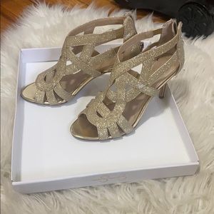 Beautiful Gold short heeled shoes $50 only once !!